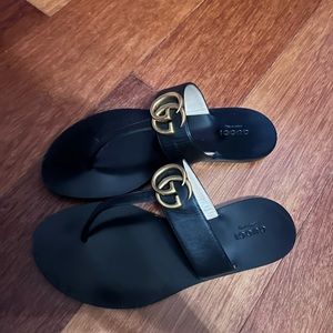 Gucci  Women’s Black Marmont Double GG Thong Sandal